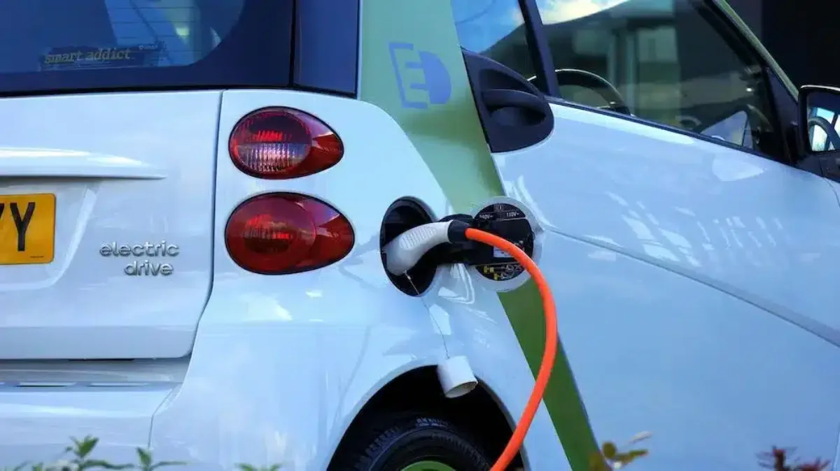 Tax Deductions and Credits for Ontario Businesses Using Electric Vehicles (EV)